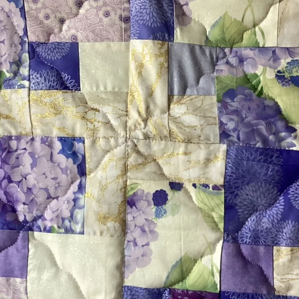 NWT Hand Crafted Gorgeous Shades of Purple, Cream and Gold Hydrangea Print Quilt